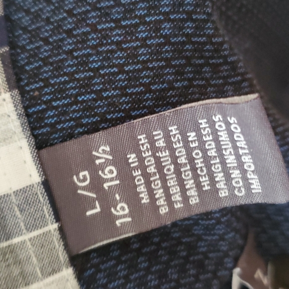 Van Heusen Dress Shirt with Contrast Sleeves - medium - Picture 4 of 4